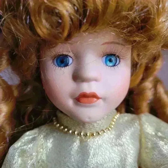 THE COLLECTORS CHOICE Porcelain Doll Blue Eyes Curly Brown Hair Floral Dress - Picture 4 of 9